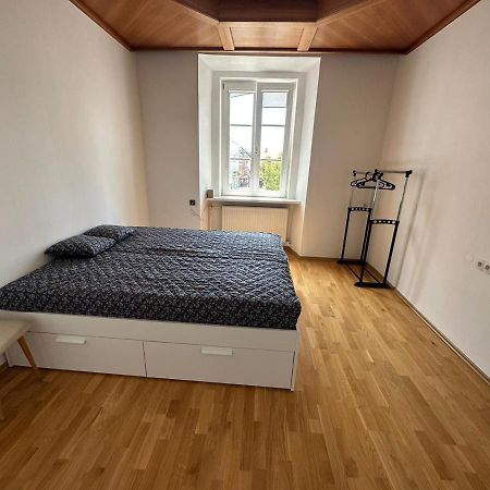 Central Plaza Great Apartment 4 Bedroom 3 Bathroom Bruckneudorf Exterior foto