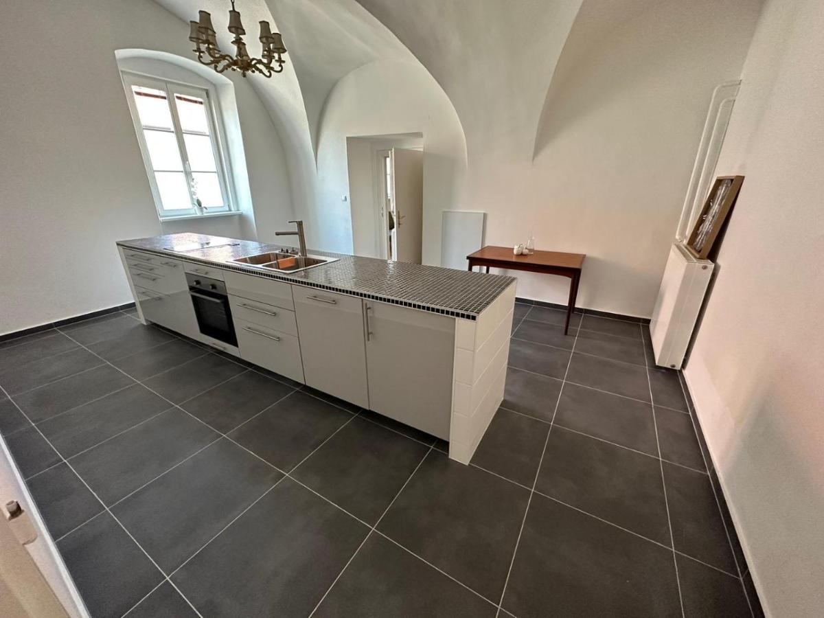 Central Plaza Great Apartment 4 Bedroom 3 Bathroom Bruckneudorf Exterior foto